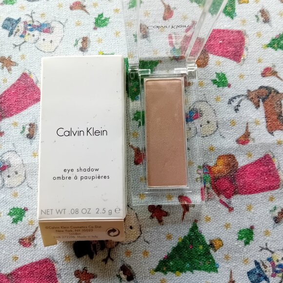 Calvin Klein 02 Almond Eyeshadow - Picture 2 of 4